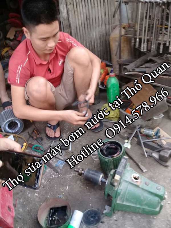 Thợ sửa chữa máy bơm nước ở trong phường Thổ Quan