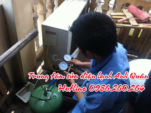 Thợ vệ sinh - bơm ga điều hoà tại Dịch Vọng