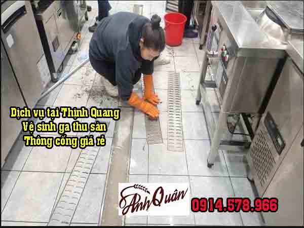 Thợ thông tắc cống tại Thịnh Quang