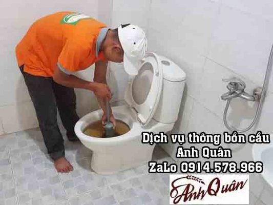 Thợ thông tắc cống tại Đội Cấn